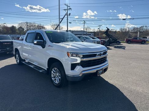 Used 2024 Chevrolet Silverado 1500 LT w/ Z71 Off-Road Package AWD/4WD image 7