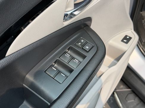 Used 2021 Honda Pilot Touring image 12