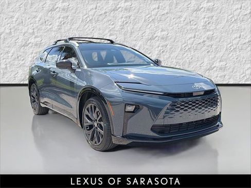 Used 2026 Toyota Crown Signia w/ Advanced Technology Package image 1