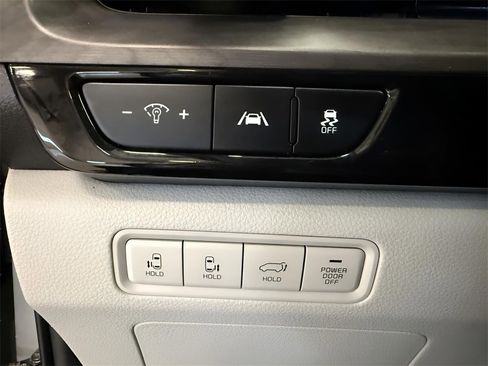 Used 2022 Kia Carnival SX image 15