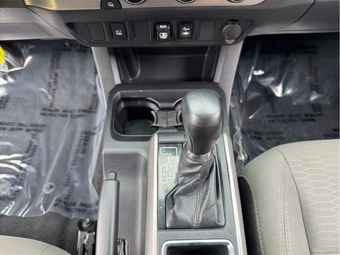 Used 2018 Toyota Tacoma SR5 image 12