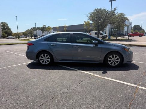 Used 2021 Toyota Corolla LE FWD image 4