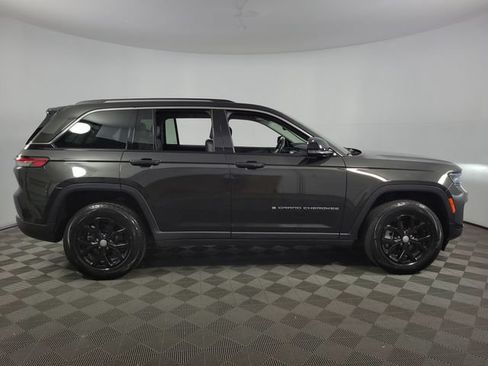 Used 2023 Jeep Grand Cherokee Limited AWD/4WD image 10