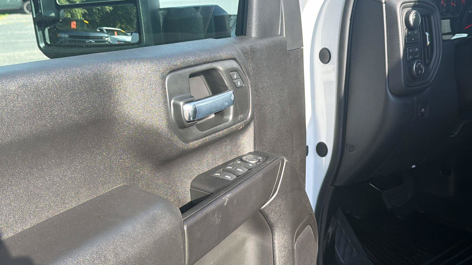 New 2026 Chevrolet Silverado 2500 Custom w/ Custom Value Package AWD/4WD image 15