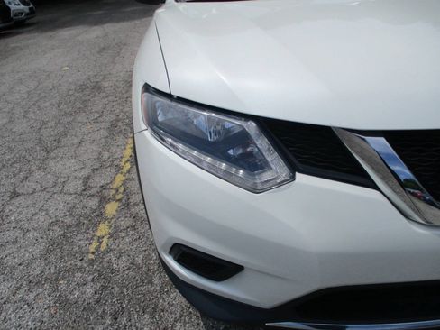 Used 2016 Nissan Rogue SV AWD/4WD image 25
