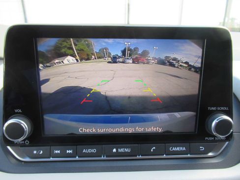 Used 2024 Nissan Rogue SV image 34