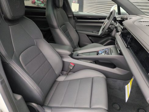 Used 2026 Porsche Macan Electric RWD image 23