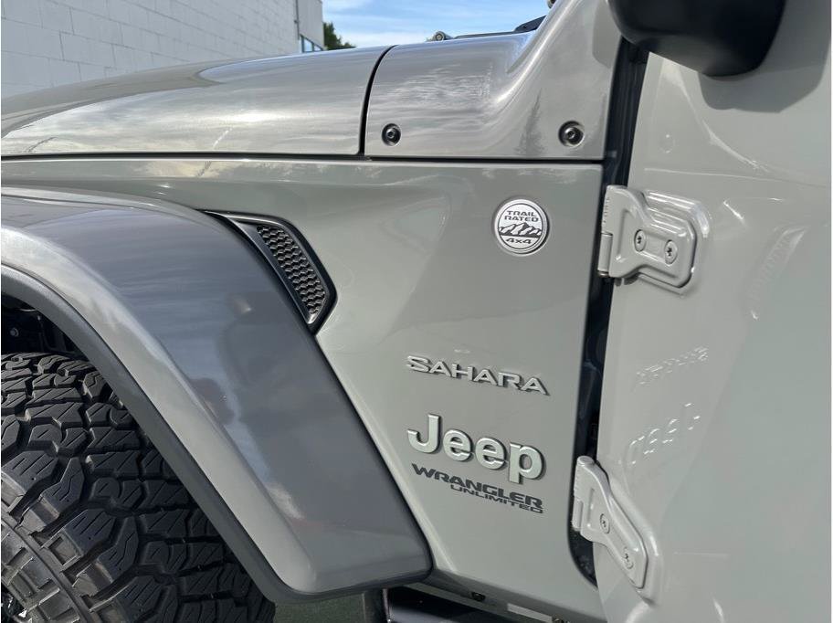 Used 2019 Jeep Wrangler Unlimited Sahara AWD/4WD image 17