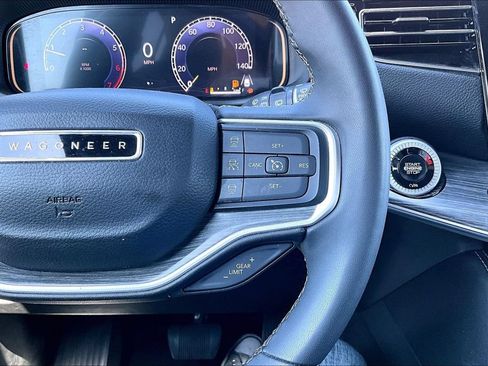 Certified 2024 Jeep Wagoneer L Series II w/ Flexible Seating Group AWD/4WD image 7