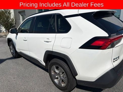 Used 2022 Toyota RAV4 XLE AWD/4WD image 16