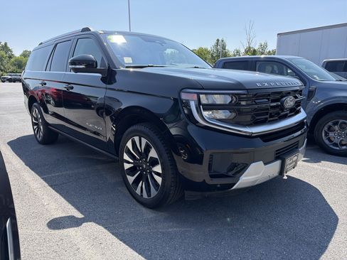 Certified 2025 Ford Expedition Max Platinum w/ Driver's Package AWD/4WD image 32