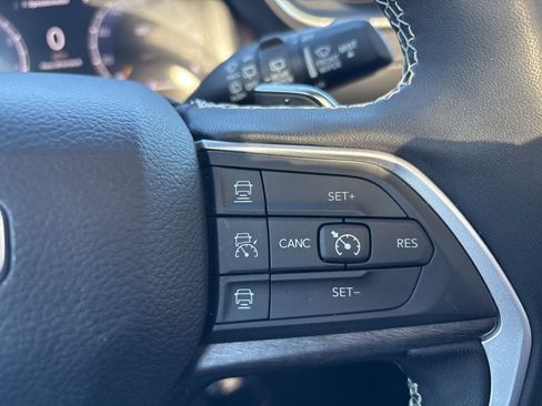 Used 2024 Jeep Grand Cherokee L Limited w/ Luxury Tech Group II image 7