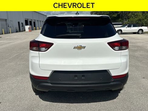 Used 2024 Chevrolet TrailBlazer LS w/ LS Convenience Package FWD image 9