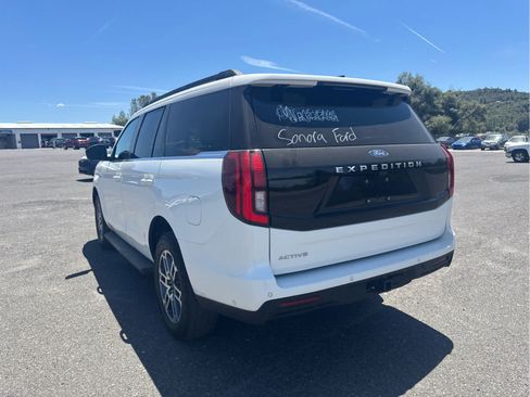Used 2025 Ford Expedition Active AWD/4WD image 7