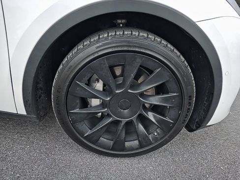 Used 2021 Tesla Model Y Long Range image 28