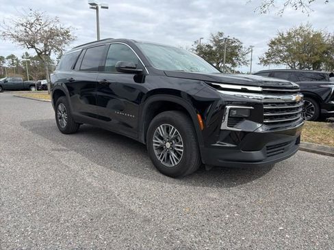 Certified 2025 Chevrolet Traverse LT image 1