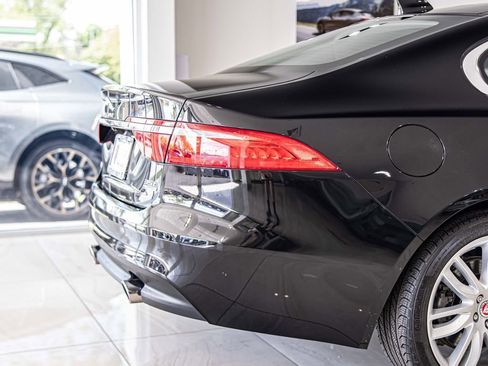 Used 2017 Jaguar XF Prestige AWD/4WD image 12