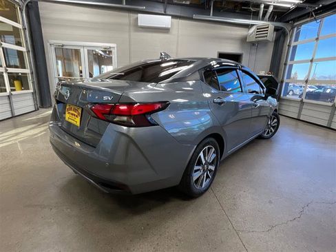 Used 2020 Nissan Versa SV image 5