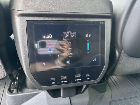 New 2026 GMC Yukon Denali Ultimate w/ LPO, Illumination Package AWD/4WD image 16