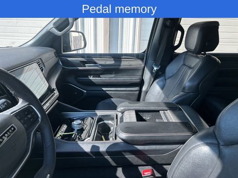 Used 2024 Jeep Wagoneer L Series II w/ Flexible Seating Group image 6