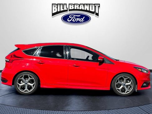 Used 2017 Ford Focus ST FWD image 2