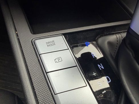 Used 2024 Hyundai Elantra SEL FWD image 14