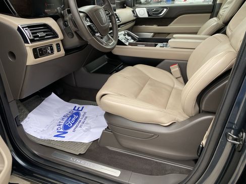 Used 2024 Lincoln Navigator Reserve image 20