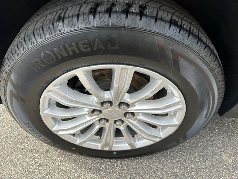 Used 2018 Cadillac XT5 Luxury w/ Driver Awareness Package FWD image 10