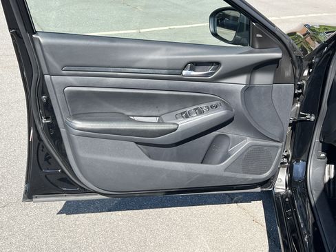 Certified 2025 Nissan Altima 2.5 SV FWD image 19