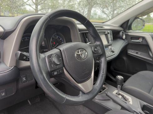 Used 2018 Toyota RAV4 XLE w/ Plus Extra Value Package AWD/4WD image 19