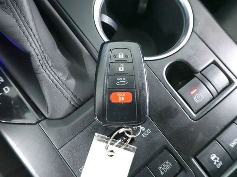 Used 2020 Toyota Highlander XLE AWD/4WD image 22