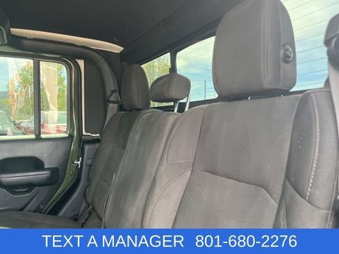 Used 2023 Jeep Gladiator Sport AWD/4WD image 16