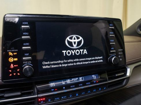 Used 2022 Toyota Sienna Platinum image 15