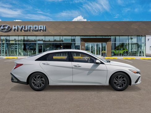 Certified 2026 Hyundai Elantra Hybrid FWD image 7