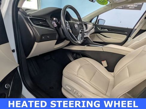 Used 2023 Buick Enclave Essence image 6