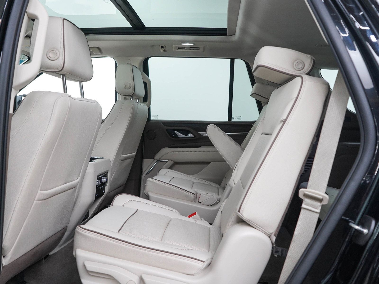 Used 2022 GMC Yukon Denali AWD/4WD image 16