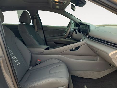 Used 2024 Hyundai Elantra SEL w/ Convenience Package FWD image 15