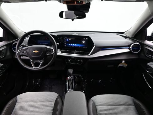 Used 2025 Chevrolet Trax LT w/ Driver Confidence Package FWD image 14