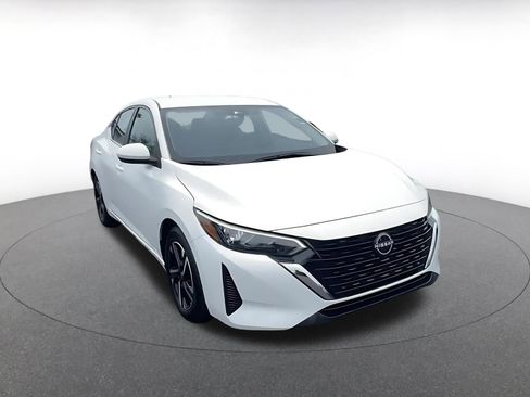 Used 2025 Nissan Sentra SV image 3