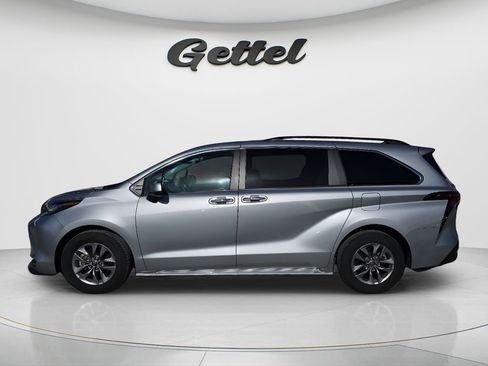 Used 2023 Toyota Sienna XLE image 7