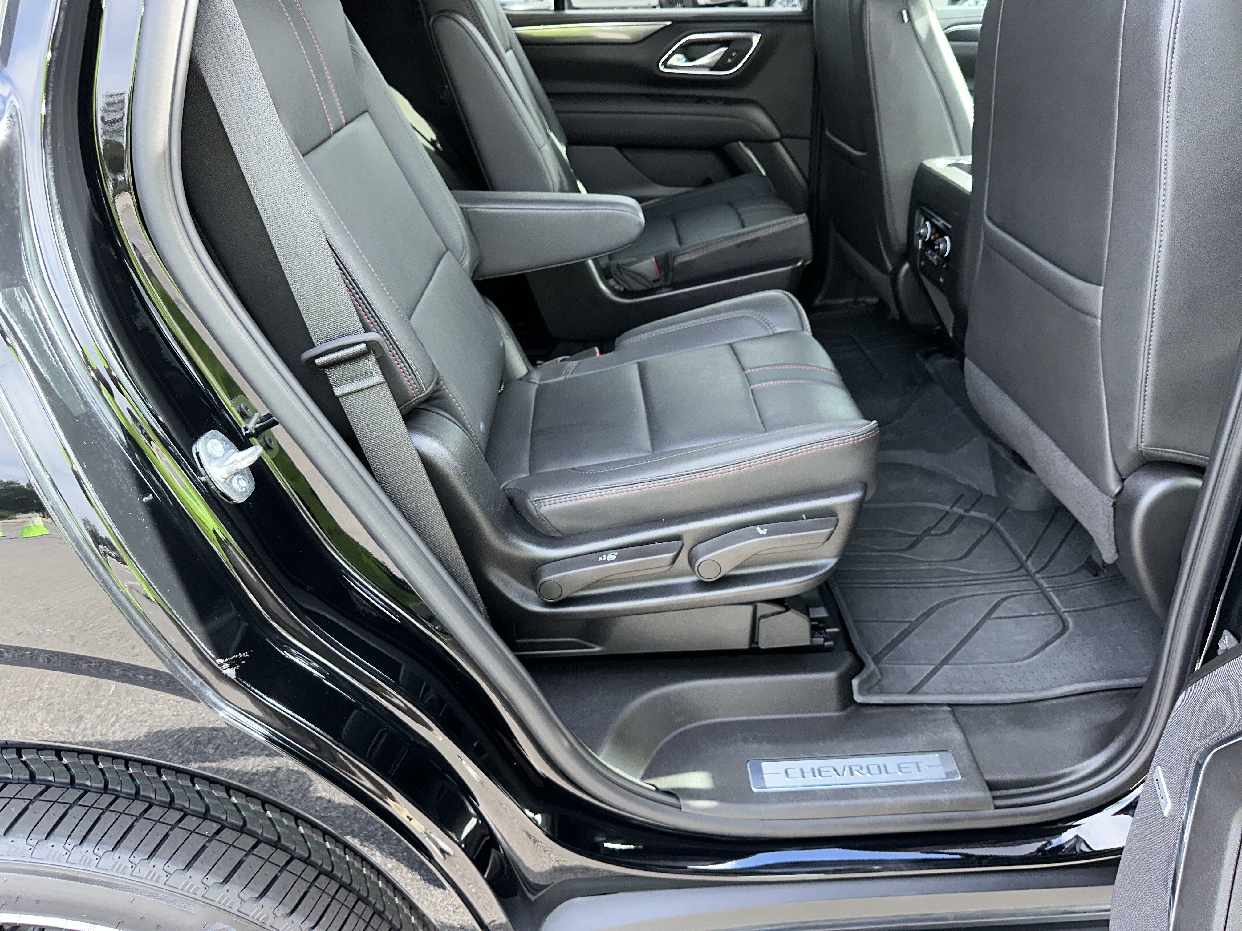 Used 2024 Chevrolet Tahoe RST w/ Luxury Package RWD image 18