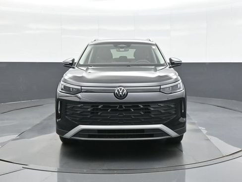 Used 2025 Volkswagen Tiguan S AWD/4WD image 2