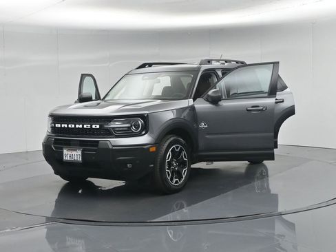 Certified 2025 Ford Bronco Sport Outer Banks w/ Outer Banks Tech Package+ AWD/4WD image 33