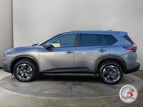 Used 2025 Nissan Rogue SV AWD/4WD image 4