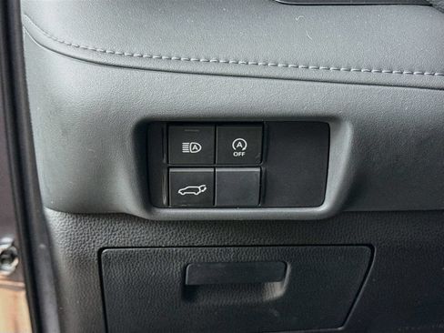 Certified 2024 Toyota Highlander LE FWD image 10