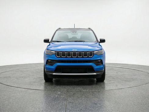 Used 2025 Jeep Compass Limited AWD/4WD image 2