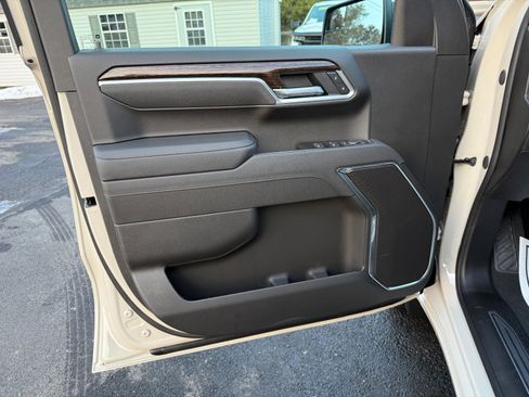 New 2026 GMC Sierra 1500 SLE image 15