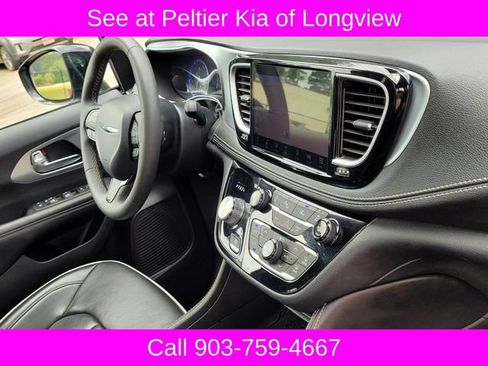 Used 2025 Chrysler Pacifica Limited FWD image 11