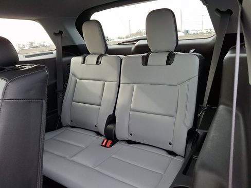 Used 2021 Ford Explorer XLT w/ Equipment Group 202A image 10