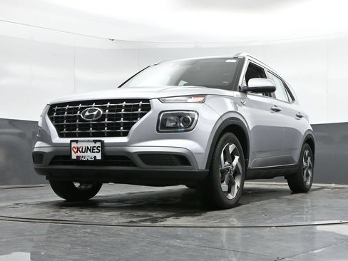 Used 2022 Hyundai Venue SEL FWD image 39